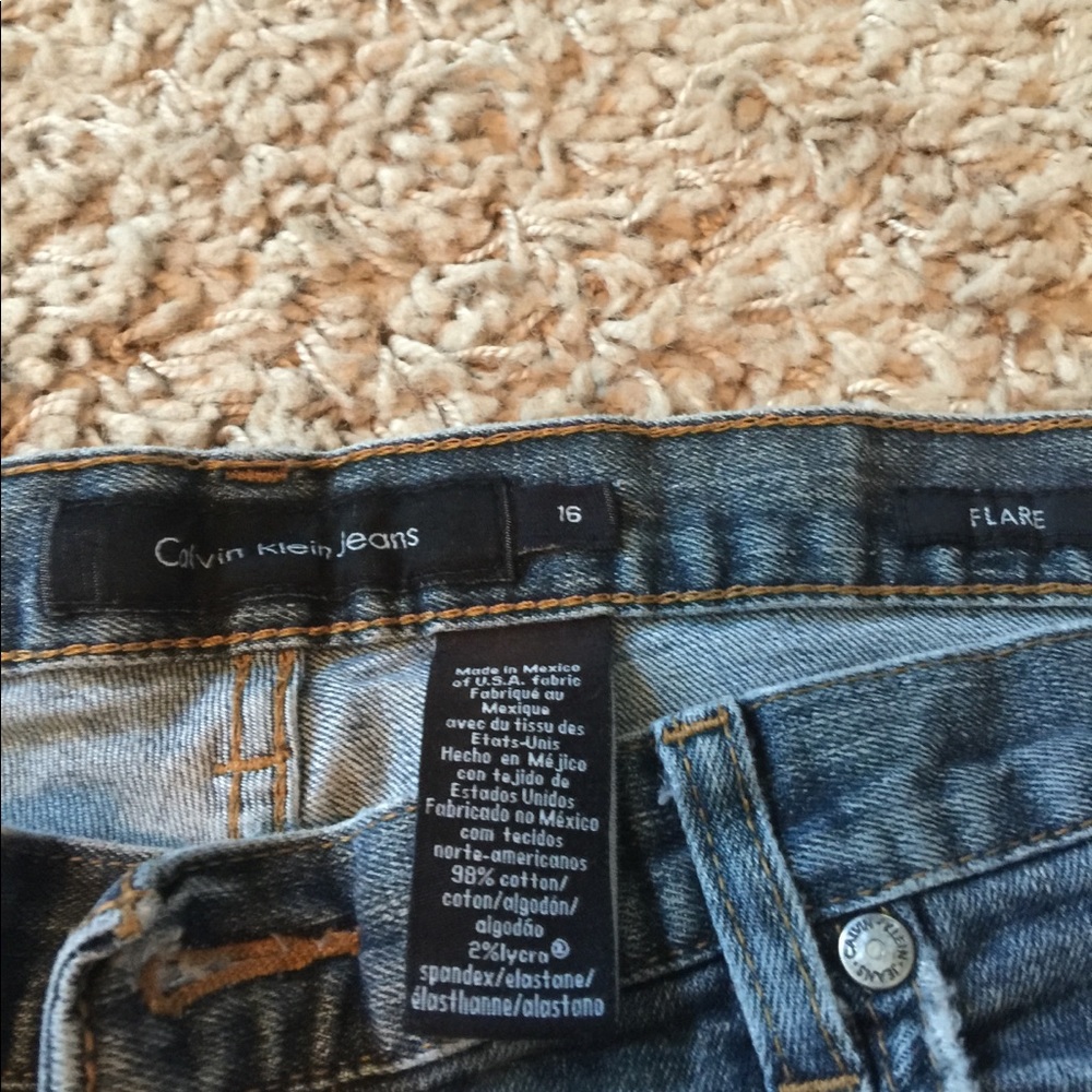 Calvin Klein jeans Flare size 16. Inseam 29